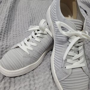Gray textured Lucky Brand tennis shoes